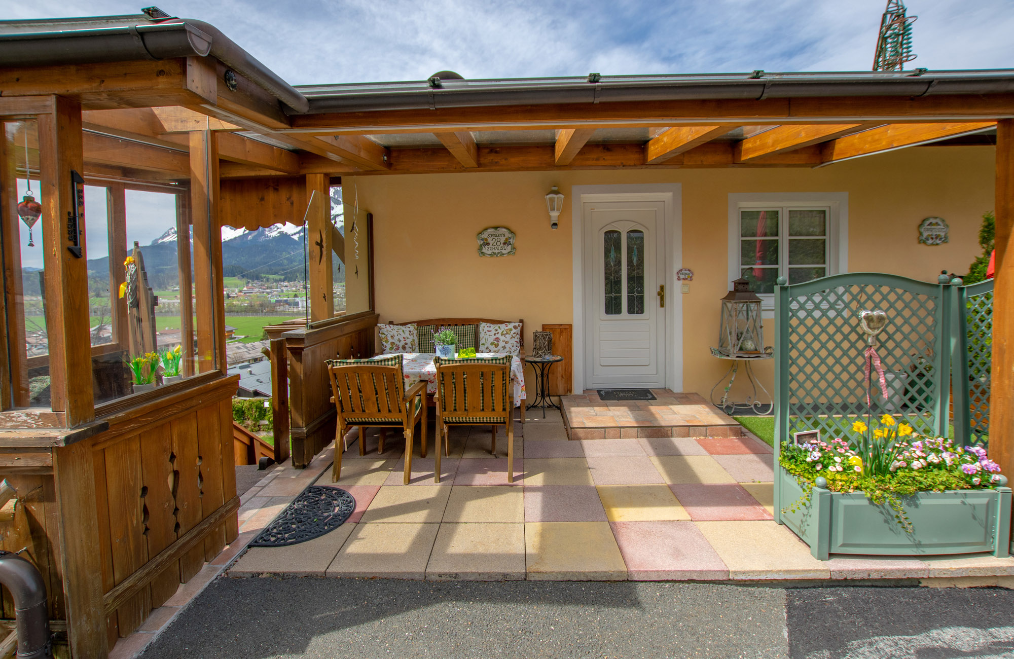 Familienfreundliche Ferienwohnung am Wilden Kaiser mit Panoramablick Gartenanlage und beheizten Pool 1